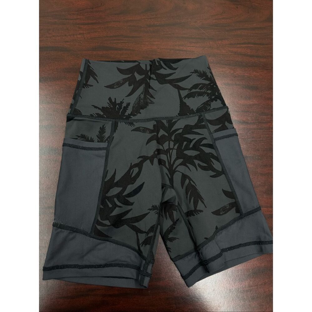 Aerie Tropical Print Black Hi-Rise Bike Shorts Size Small